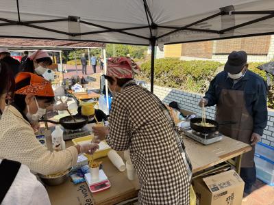 家族で協力してポテトを調理中!